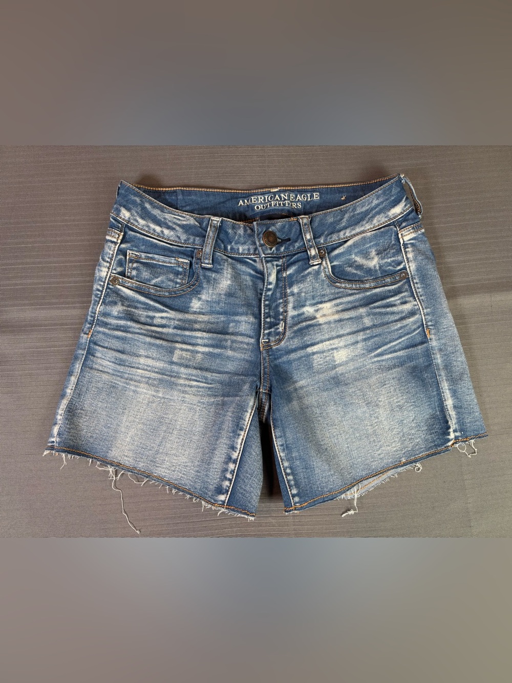 American Eagle Midi Super Stretch Denim Shorts Women’s Size 8 Raw Hem Distressed